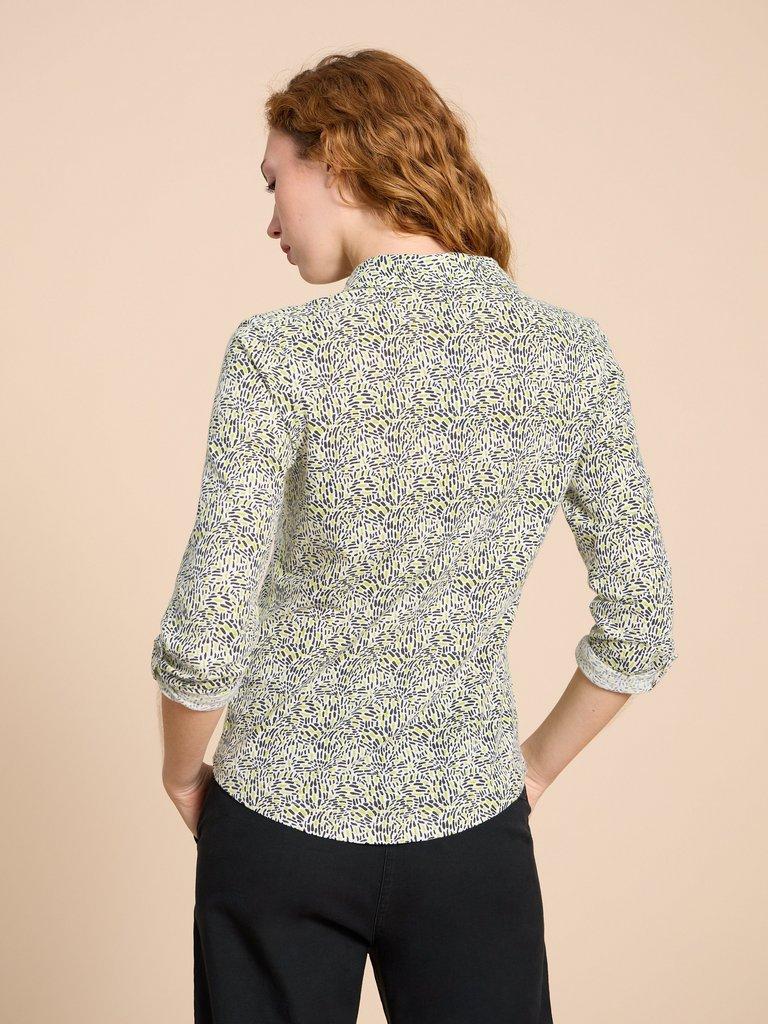 ANNIE JERSEY PRINT SHIRT in IVORY PR - MODEL BACK