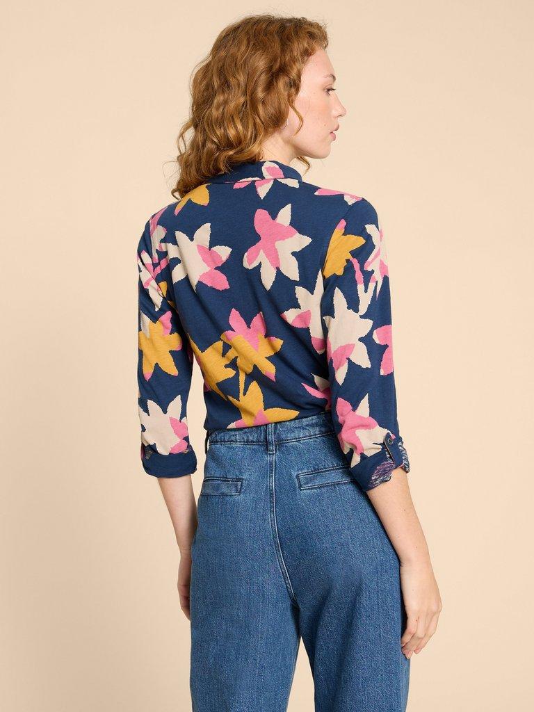 ANNIE JERSEY PRINT SHIRT in NAVY PR - MODEL BACK