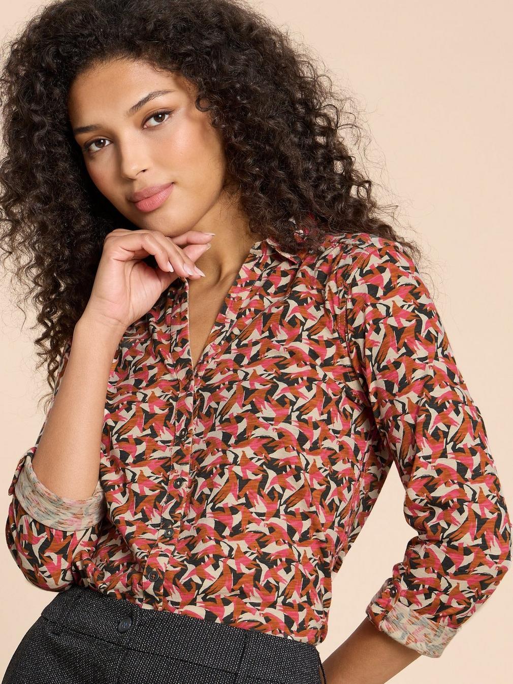 ANNIE JERSEY PRINT SHIRT in PINK PR - MODEL DETAIL