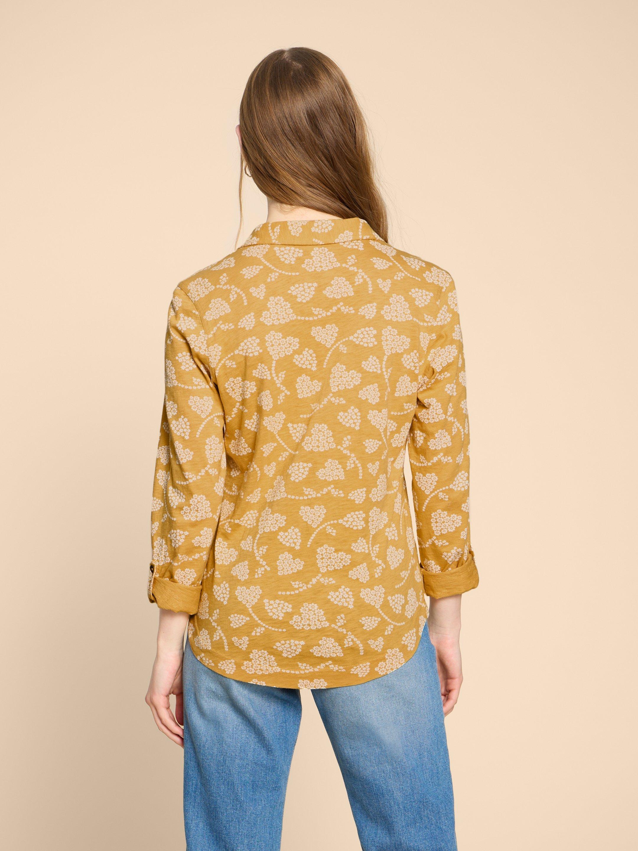 ANNIE JERSEY PRINT SHIRT in YELLOW PR - MODEL BACK
