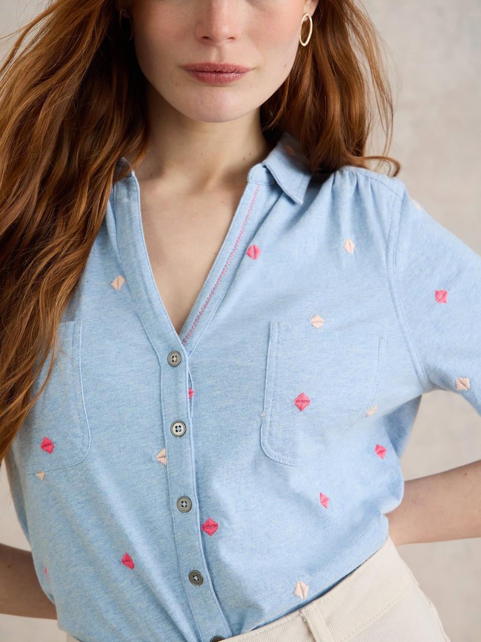 PENNY POCKET EMBROIDERED SHIRT in BLUE MLT - MODEL DETAIL