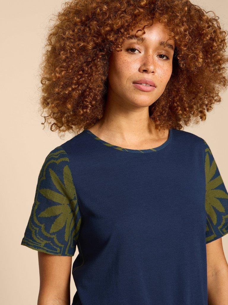 WILLA MIX TIE HEM TOP in NAVY MULTI - MODEL DETAIL