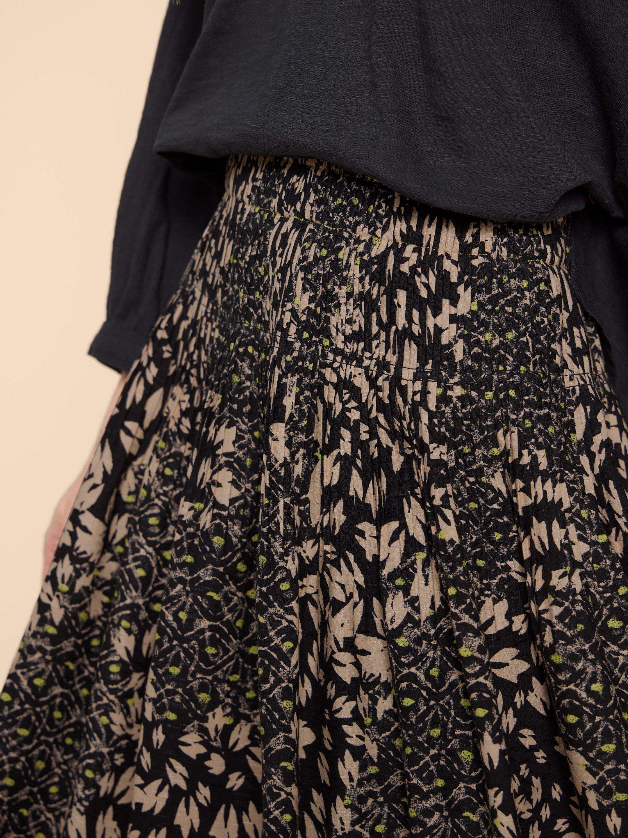 Ari Eco Vero Skirt in BLK MLT - MODEL DETAIL