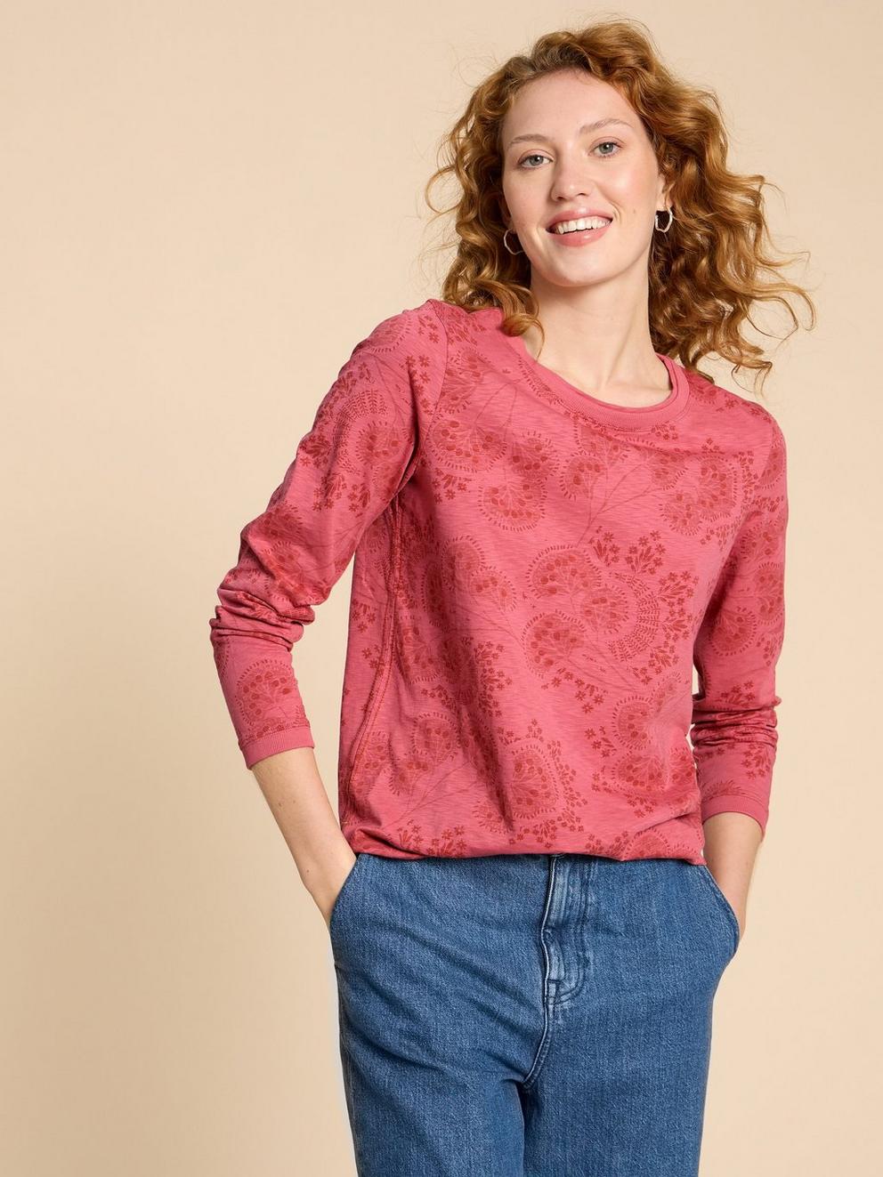 CLARA TEE in PINK PR - LIFESTYLE