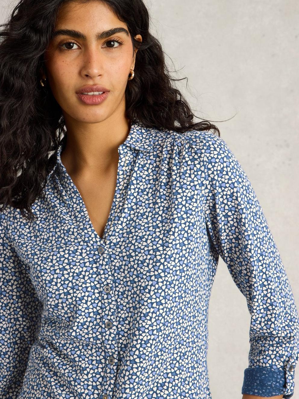 ANNIE PRINTED SHIRT in BLUE PR - MODEL DETAIL