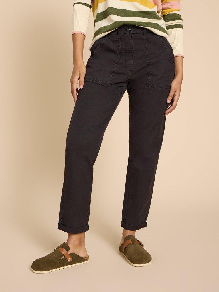 Twister Chino Trouser in PURE BLK - MODEL DETAIL
