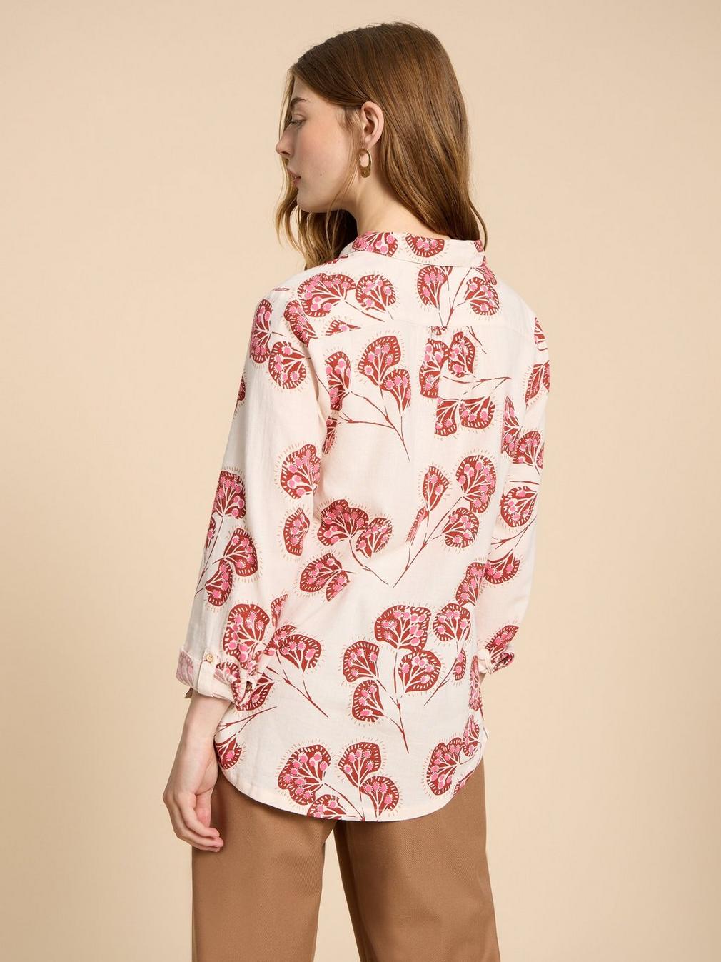 SOPHIE PRINTED ORGANIC SHIRT in IVORY PR - MODEL BACK