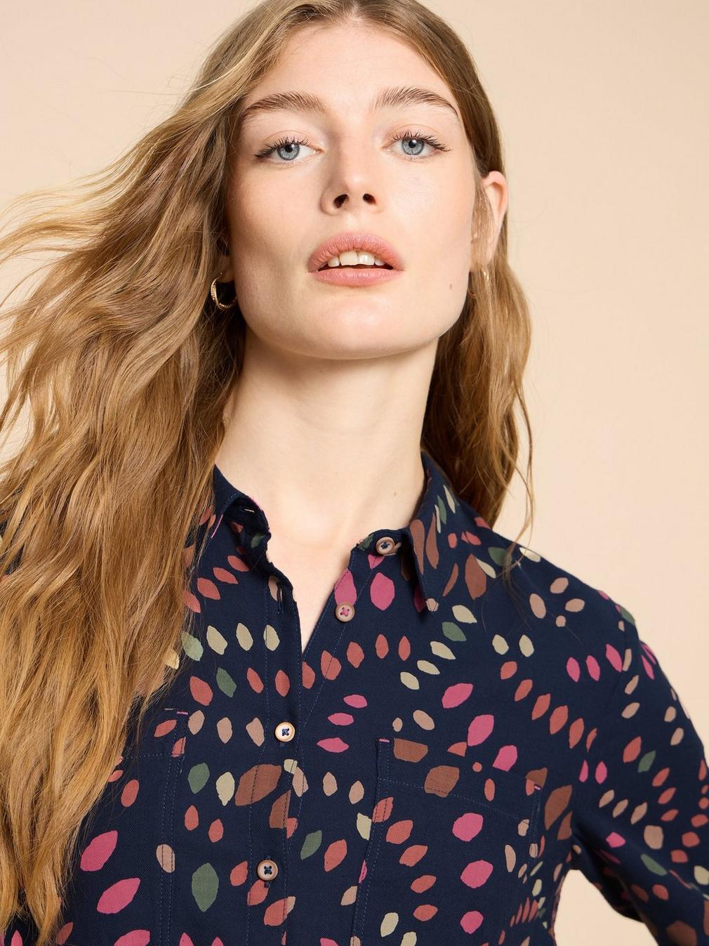 SOPHIE PRINTED ORGANIC SHIRT in NAVY MULTI - MODEL DETAIL