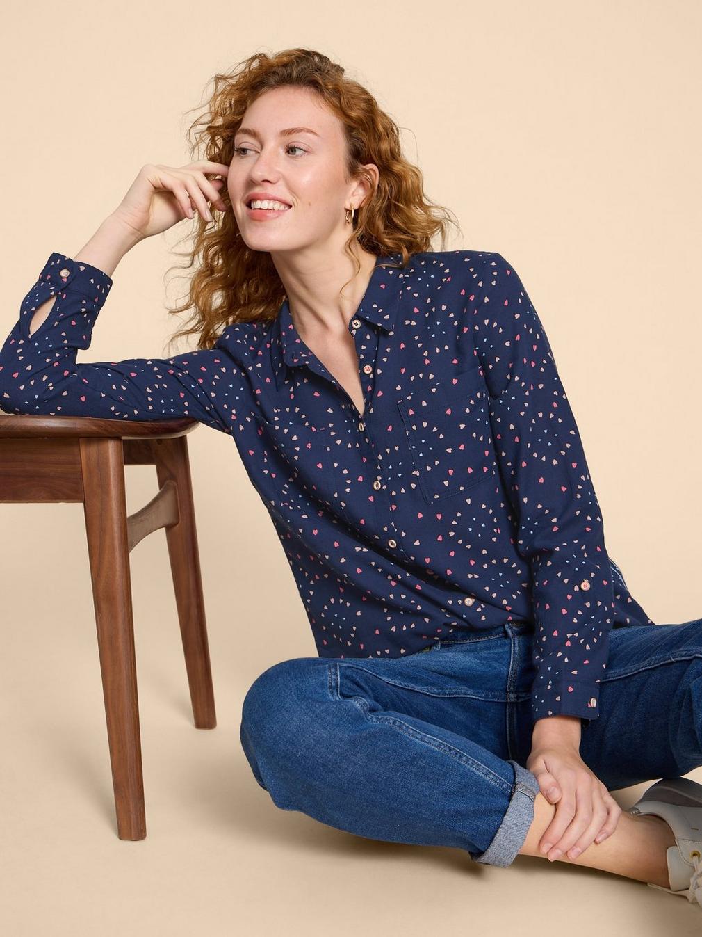 SOPHIE PRINTED ORGANIC SHIRT in NAVY PR - LIFESTYLE