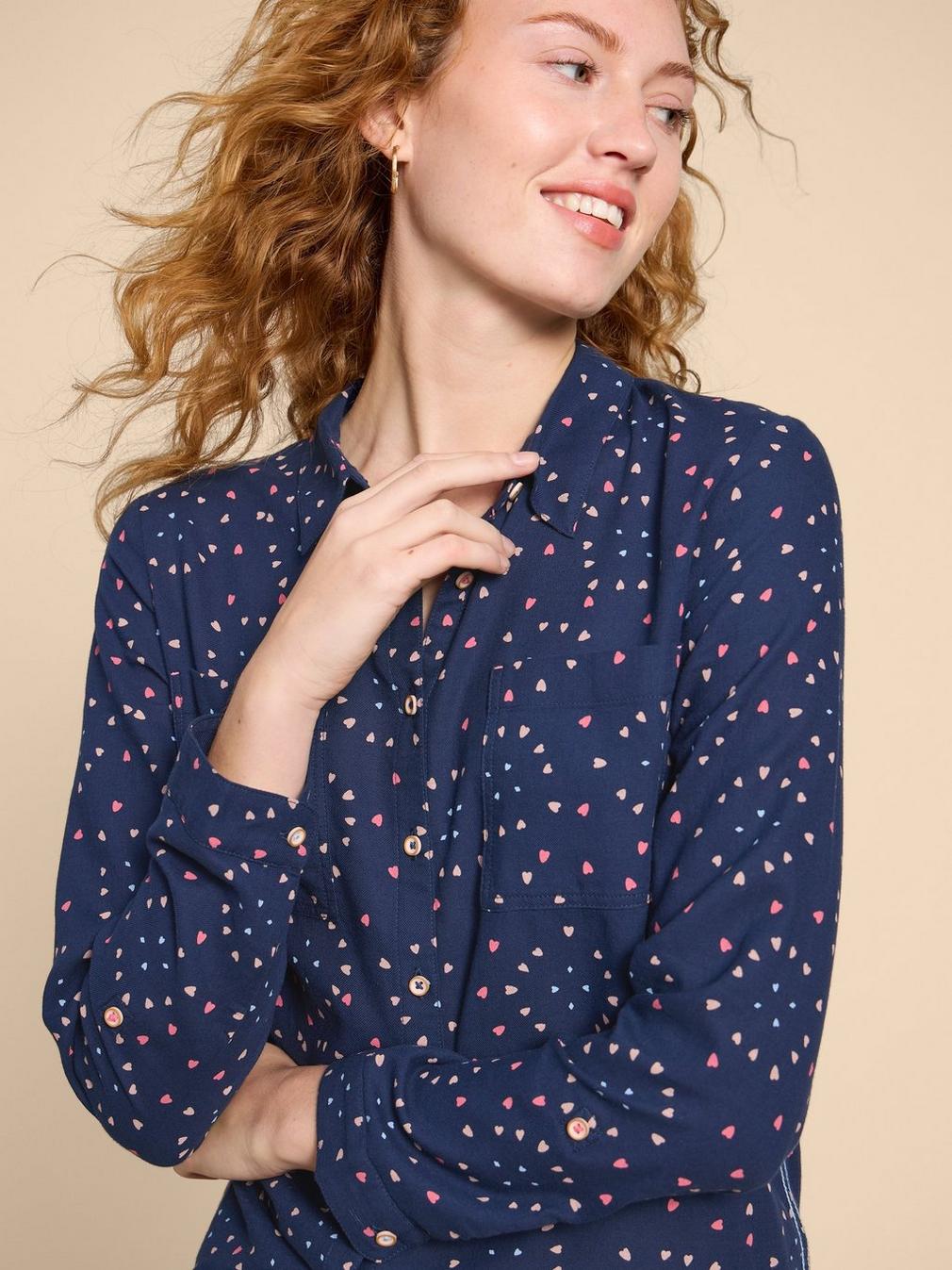 SOPHIE PRINTED ORGANIC SHIRT in NAVY PR - MODEL DETAIL