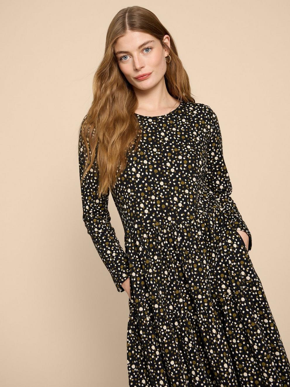 Poppy Jersey Midi Dress in BLK MLT - MODEL FRONT