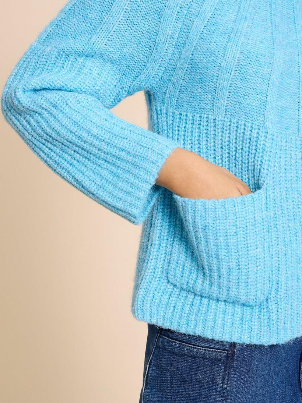 CLOVER JUMPER  in MID BLUE - MODEL DETAIL