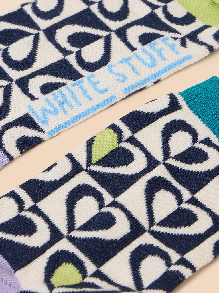 Graphic Heart Ankle Sock in NAT MLT - FLAT FRONT