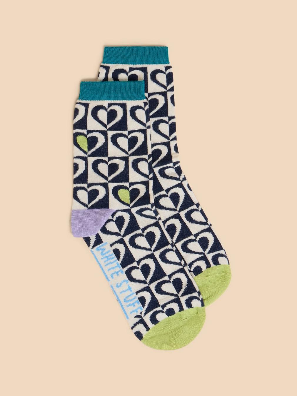 Graphic Heart Ankle Sock in NAT MLT - MODEL FRONT