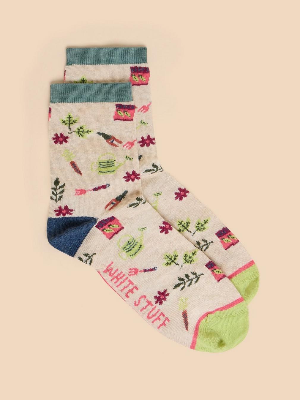 Gardening Ankle Sock in NAT MLT - MODEL FRONT