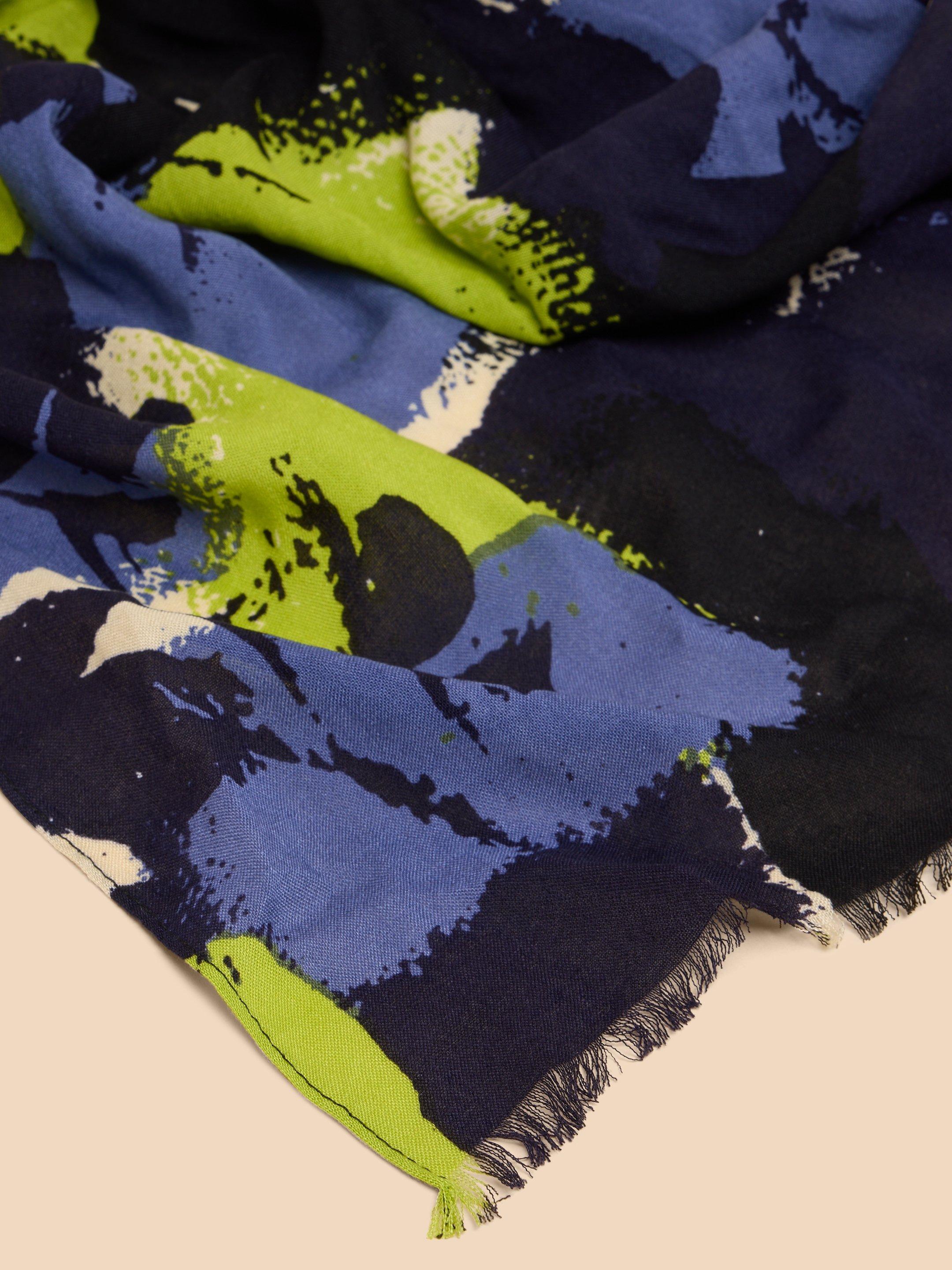 Abstract Eco Vero Scarf in BLUE PR - FLAT DETAIL