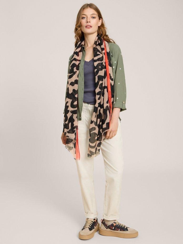 Abstract Oversized Scarf in NAT MLT - MODEL FRONT