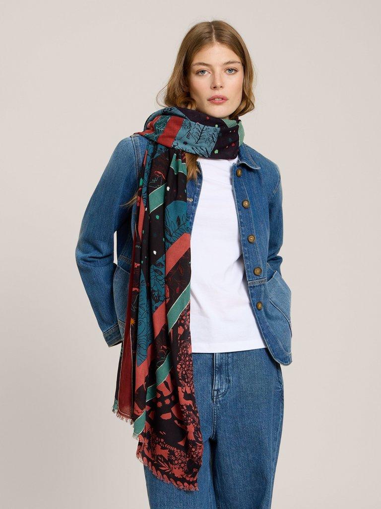 Star Patchwork Eco Vero Scarf in BLK MLT - MODEL FRONT