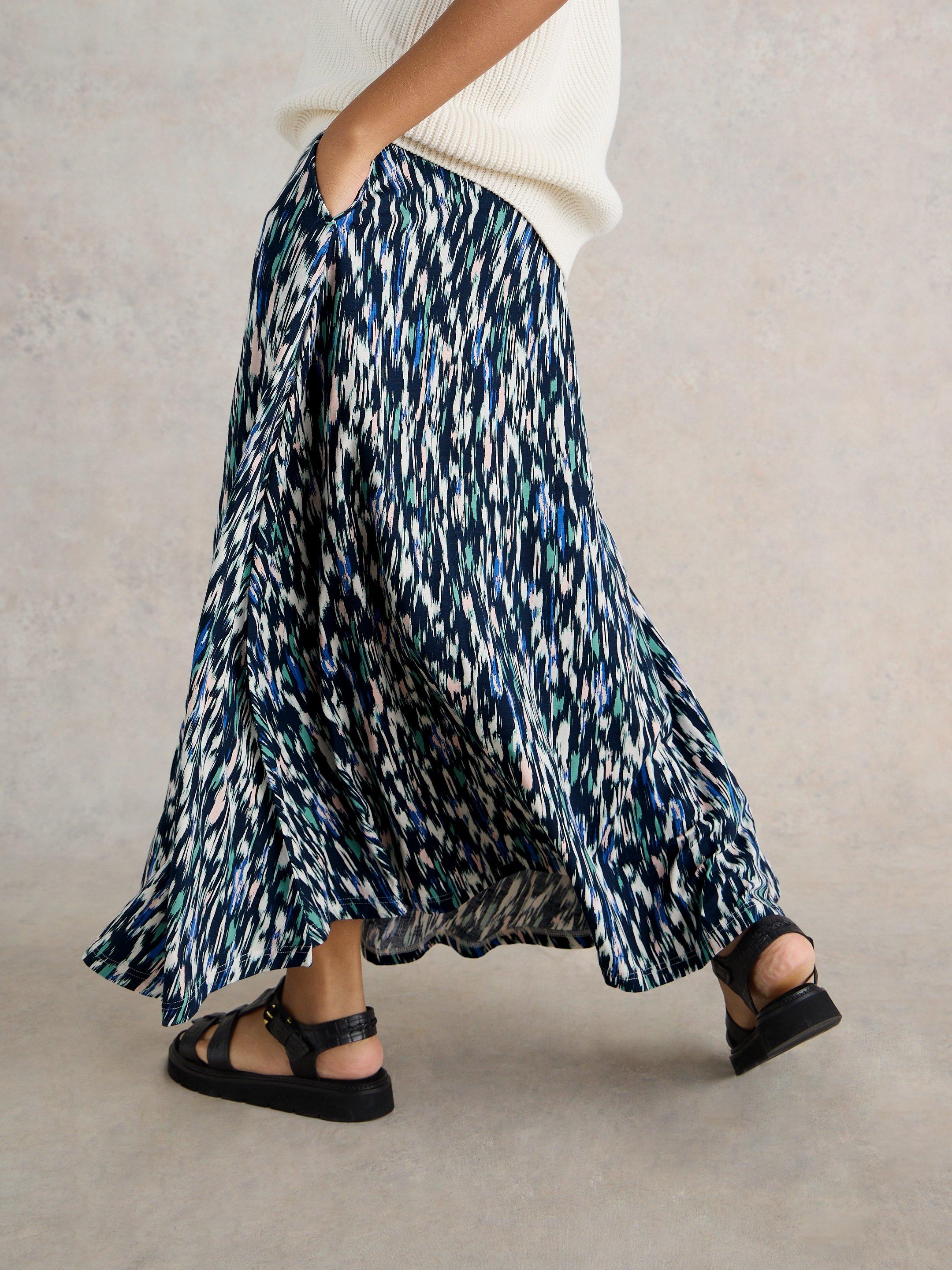 Jada Eco Vero Skirt in NAVY PR - MODEL BACK