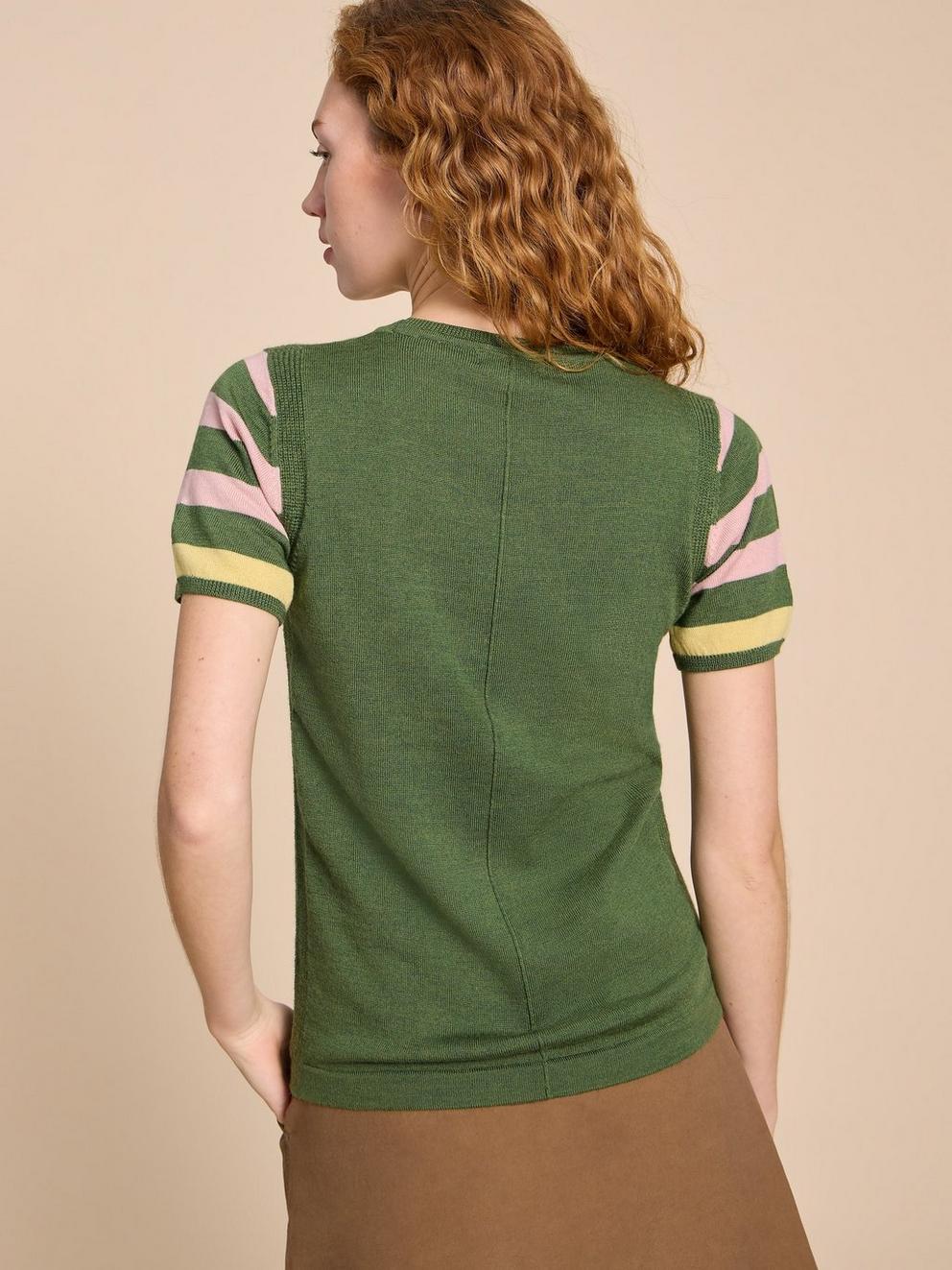 MERINO WOOL CREW TEE JUMPER in GREEN MLT - MODEL BACK