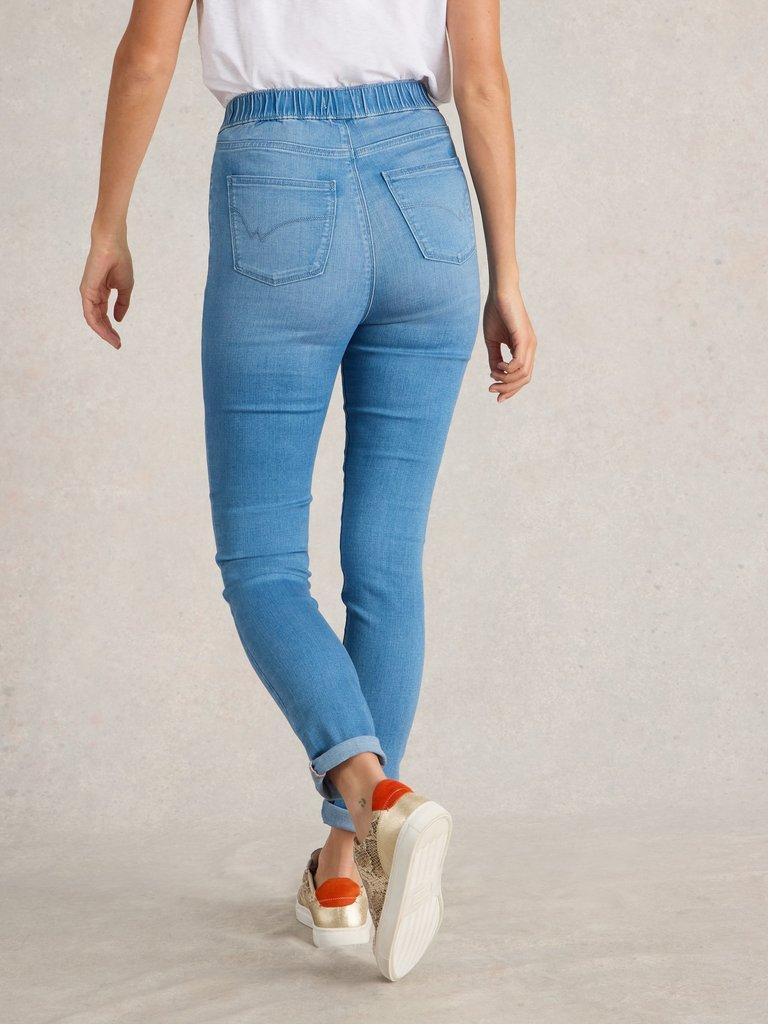 Janey Jegging in LGT DENIM - MODEL BACK