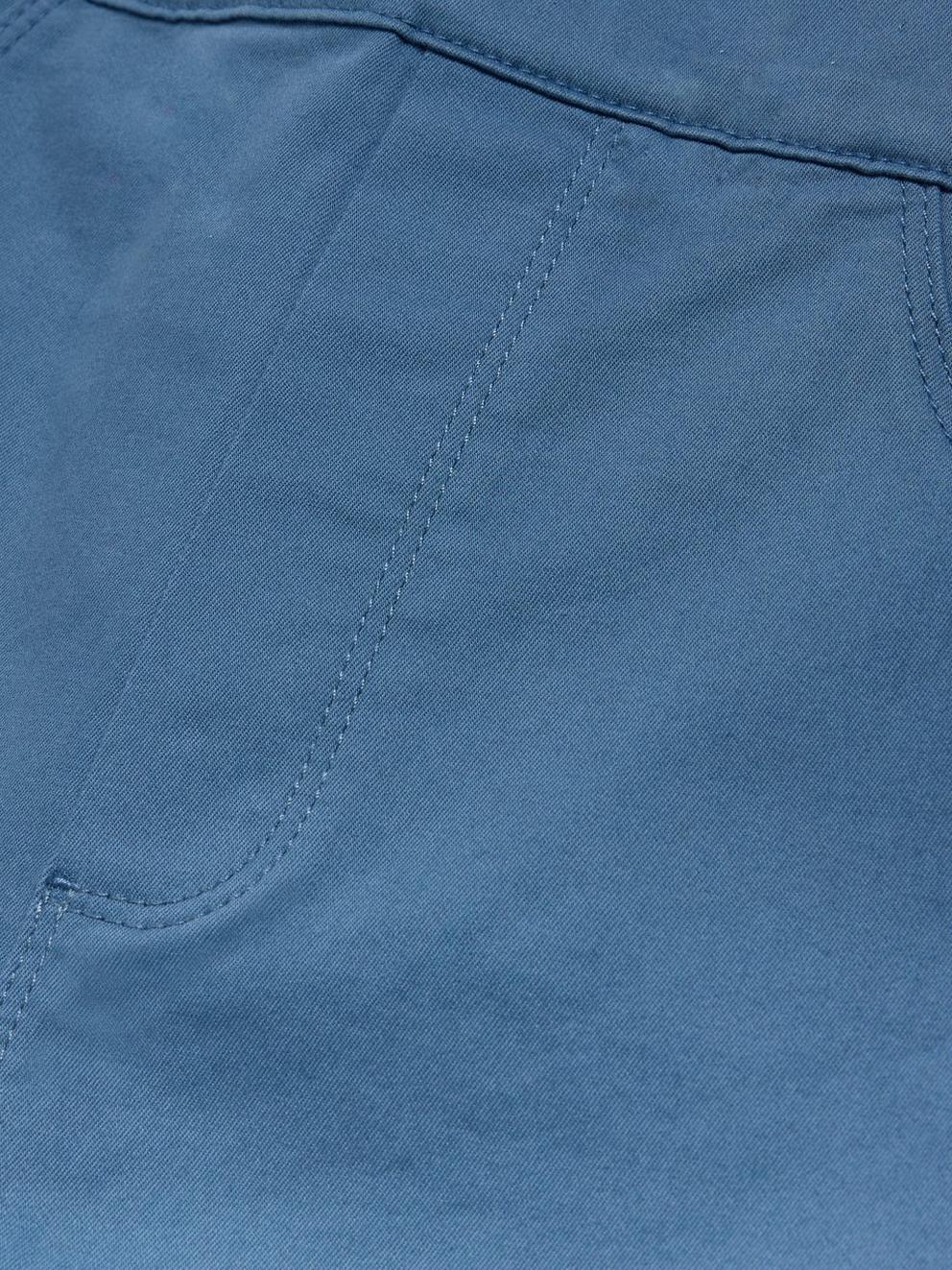 Janey Jegging in MID BLUE - FLAT DETAIL
