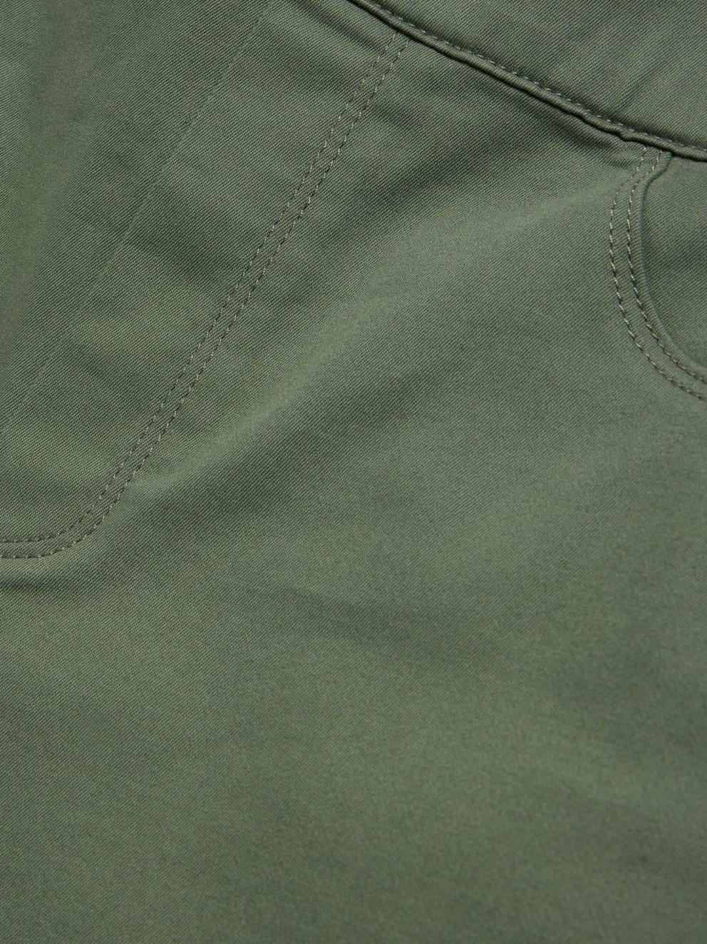 Janey Jegging in MID GREEN - FLAT DETAIL