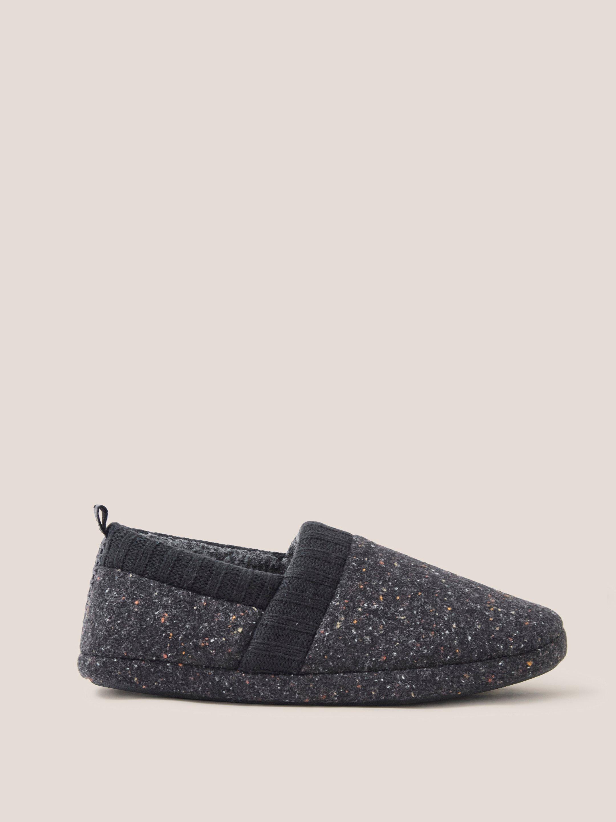 Neppy Closed Back Slipper in CHARC GREY - MODEL FRONT