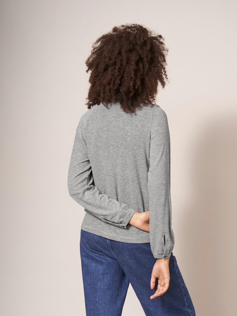 ANA SMOCK SHOULDER TOP in BLK MLT - MODEL BACK