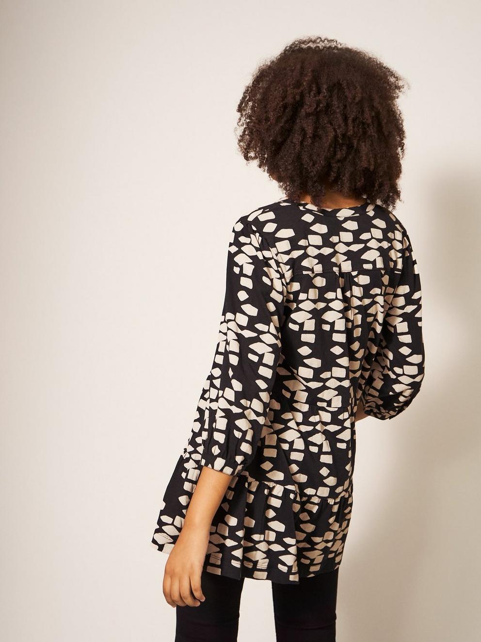 MARTA TUNIC in BLK MLT - MODEL BACK