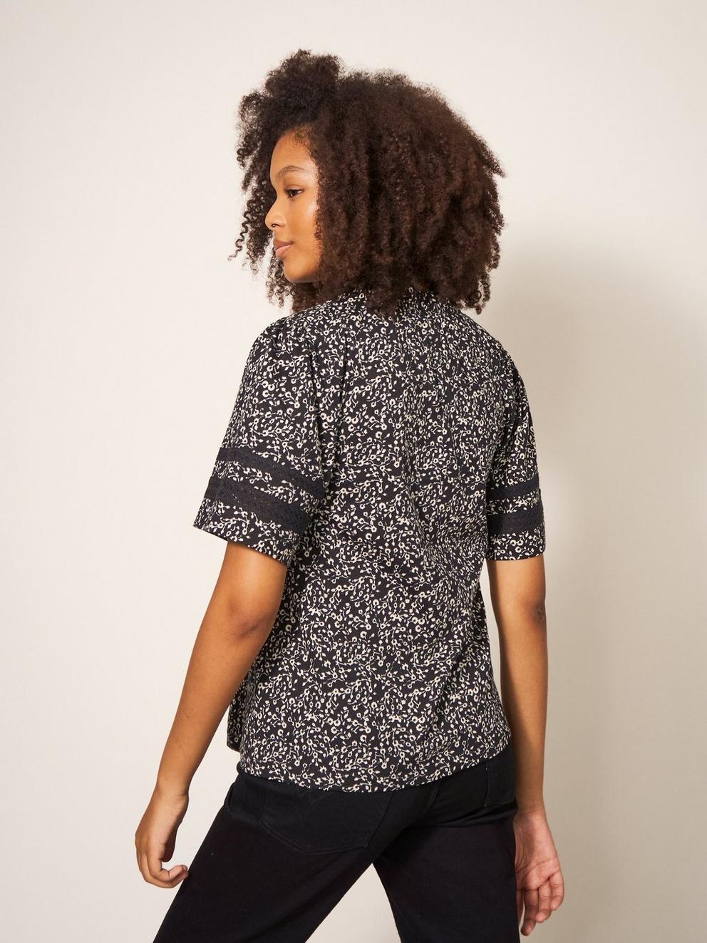 FLUTTER SLEEVE TOP in BLK PR - MODEL BACK