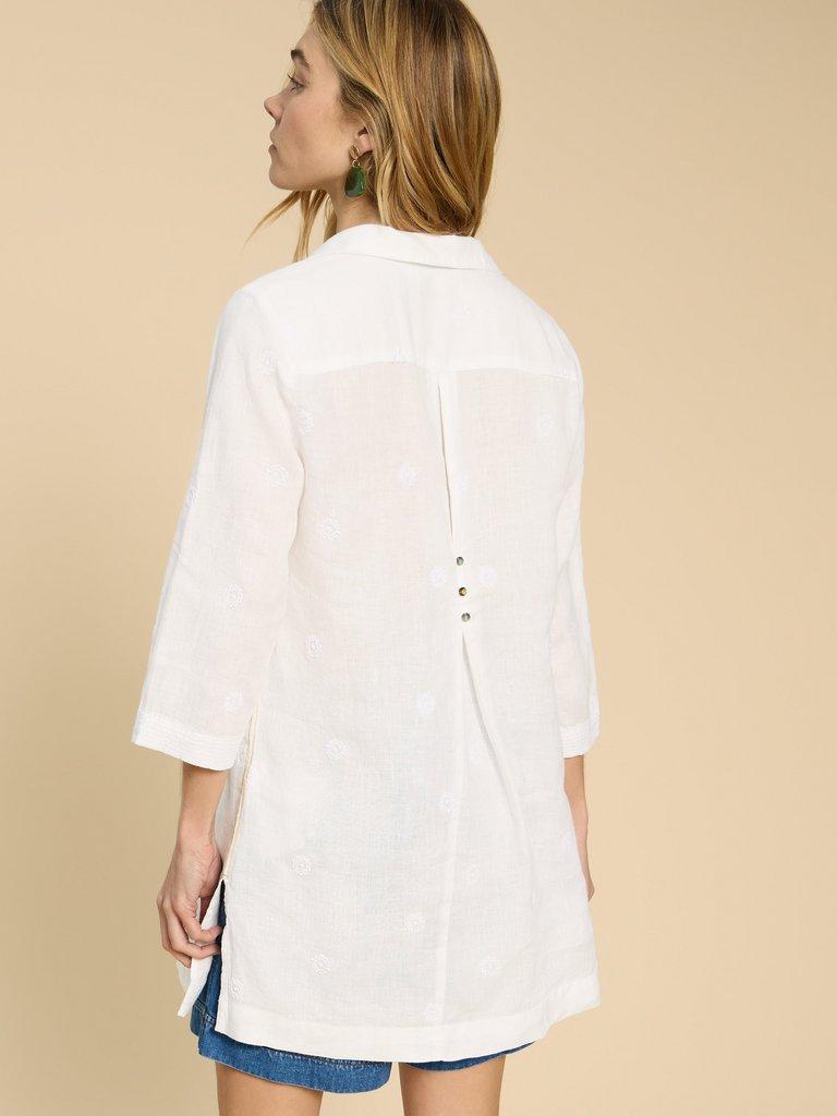 Blaire Linen Tunic in NAT WHITE - MODEL BACK