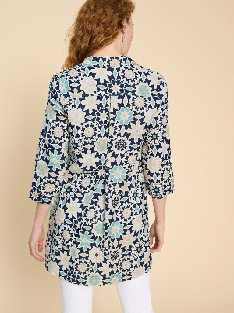 Blaire Linen Tunic in NAVY PR - MODEL BACK