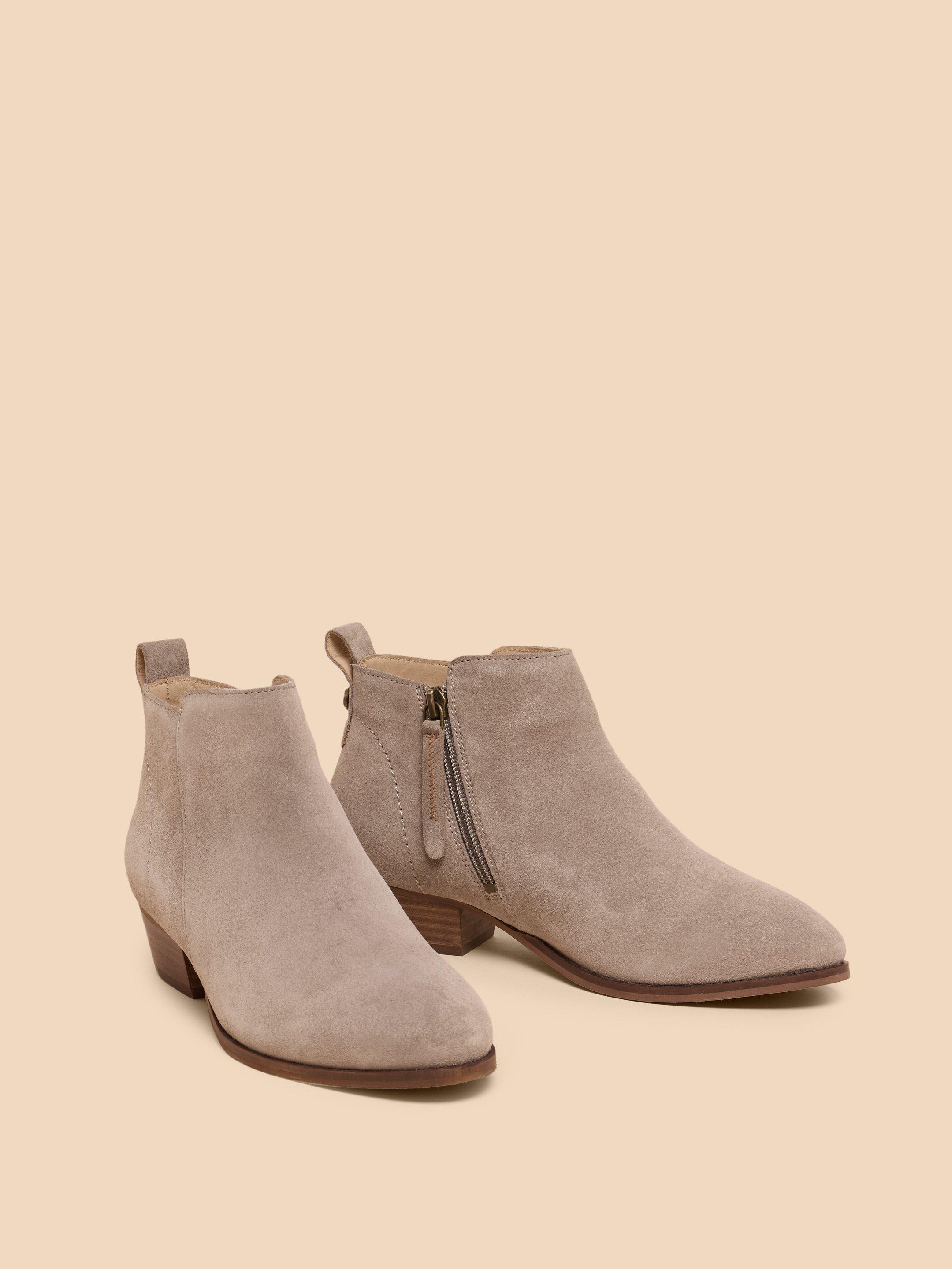 Willow Suede Ankle Boot in LGT GREY - FLAT FRONT