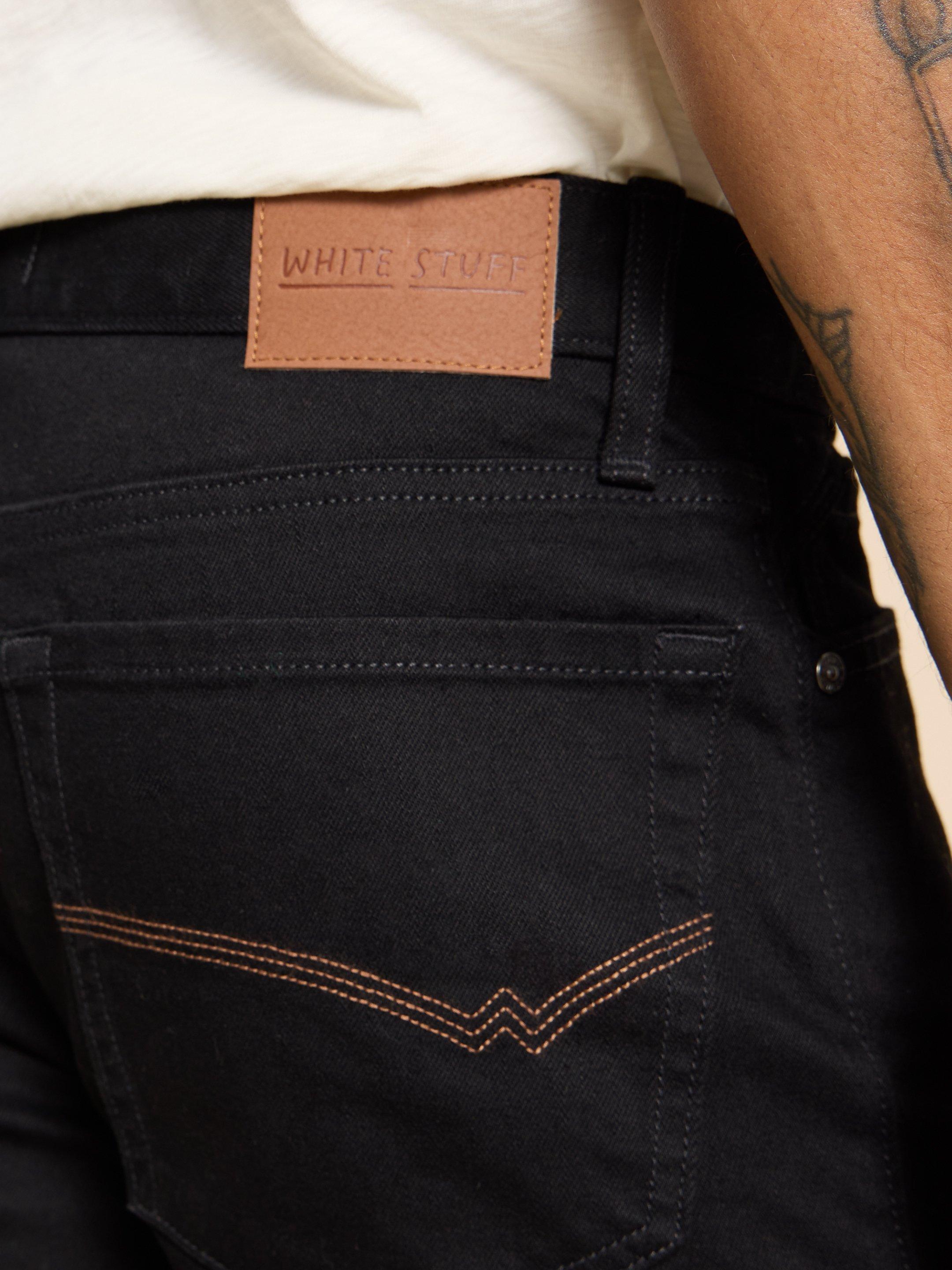 Eastwood Straight Jean in PURE BLK - MODEL DETAIL