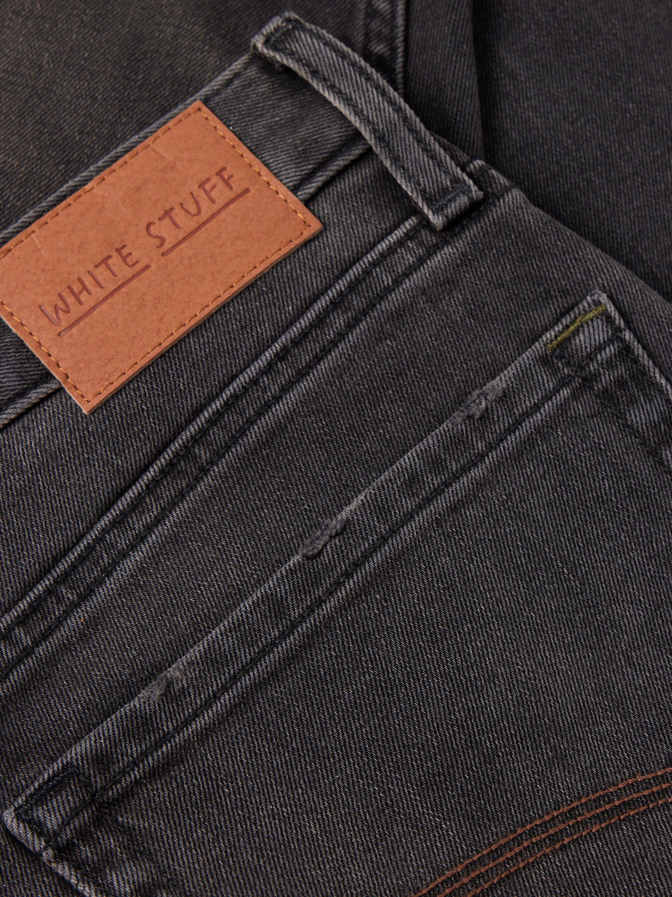 Eastwood Straight Jean in WASHED BLK - FLAT DETAIL