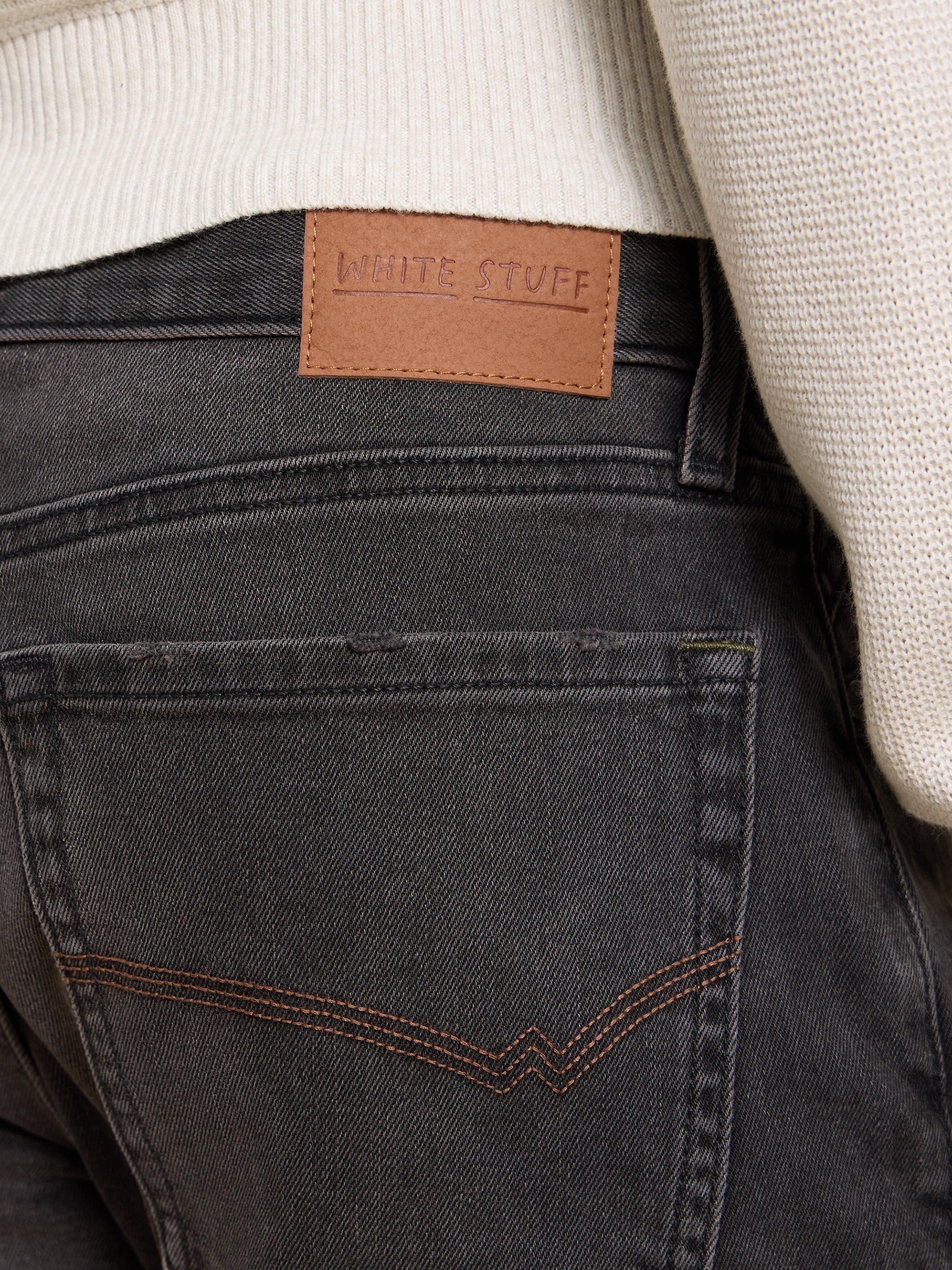 Eastwood Straight Jean in WASHED BLK - MODEL DETAIL