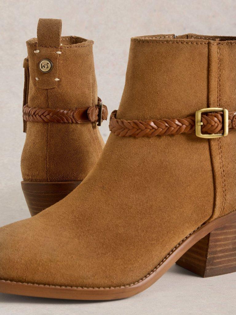 Flat brown suede outlet boots