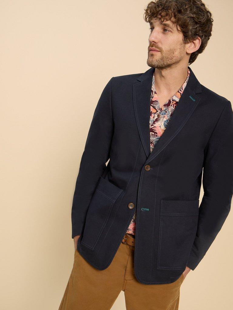 Chiltern Blazer in DARK NAVY - MODEL DETAIL