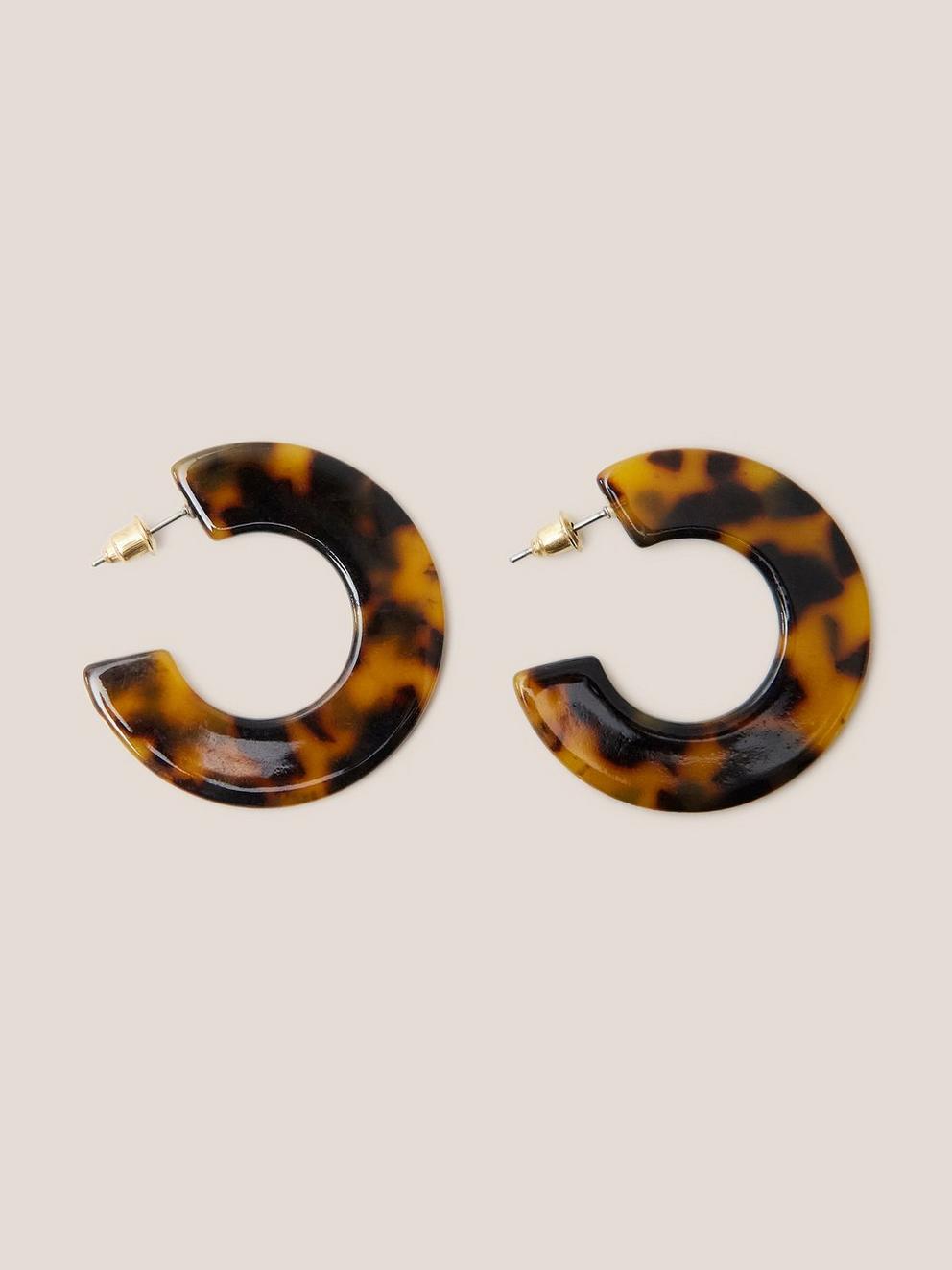 Lili Resin Hoop Earring in MID BROWN - FLAT FRONT