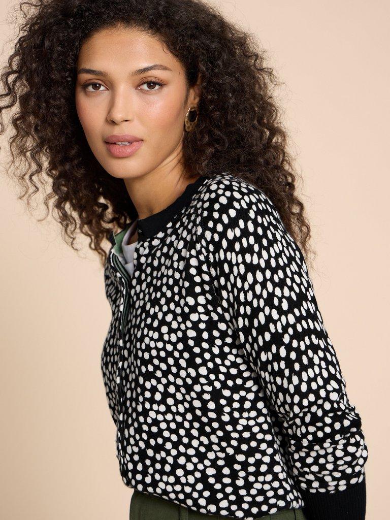 LULU PATTERN CARDI in BLK MLT - MODEL DETAIL