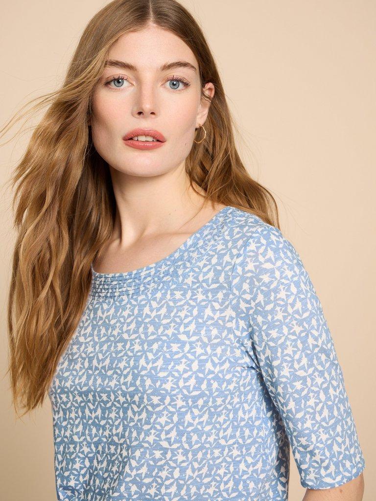 WEAVER JERSEY TOP in BLUE PR - MODEL DETAIL