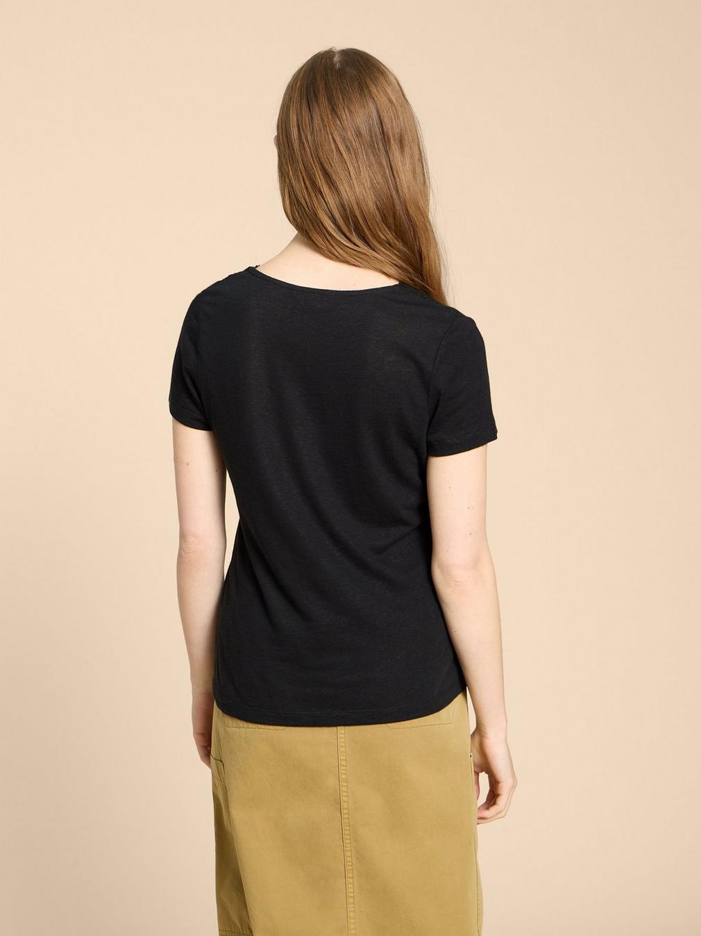 Ellie Linen Blend Lace Tee in PURE BLK - MODEL BACK