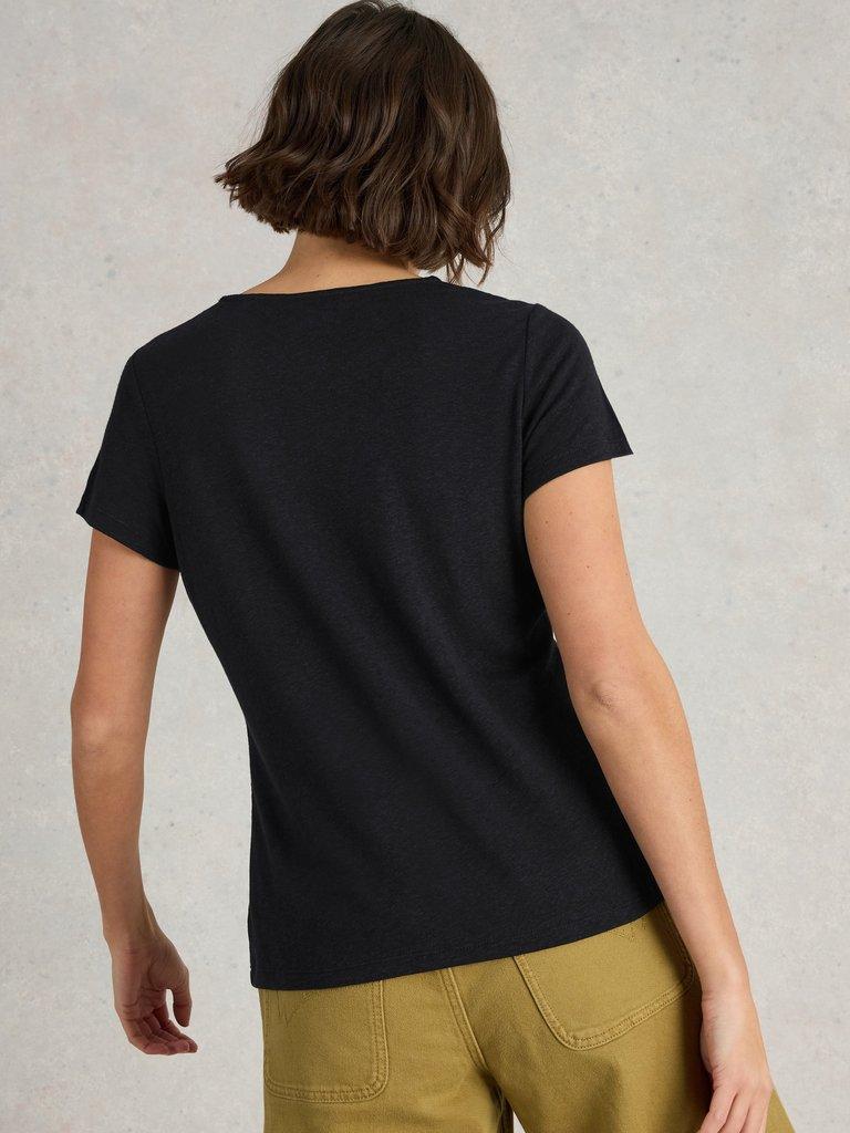 Ellie Linen Blend Lace Tee in PURE BLK - MODEL BACK