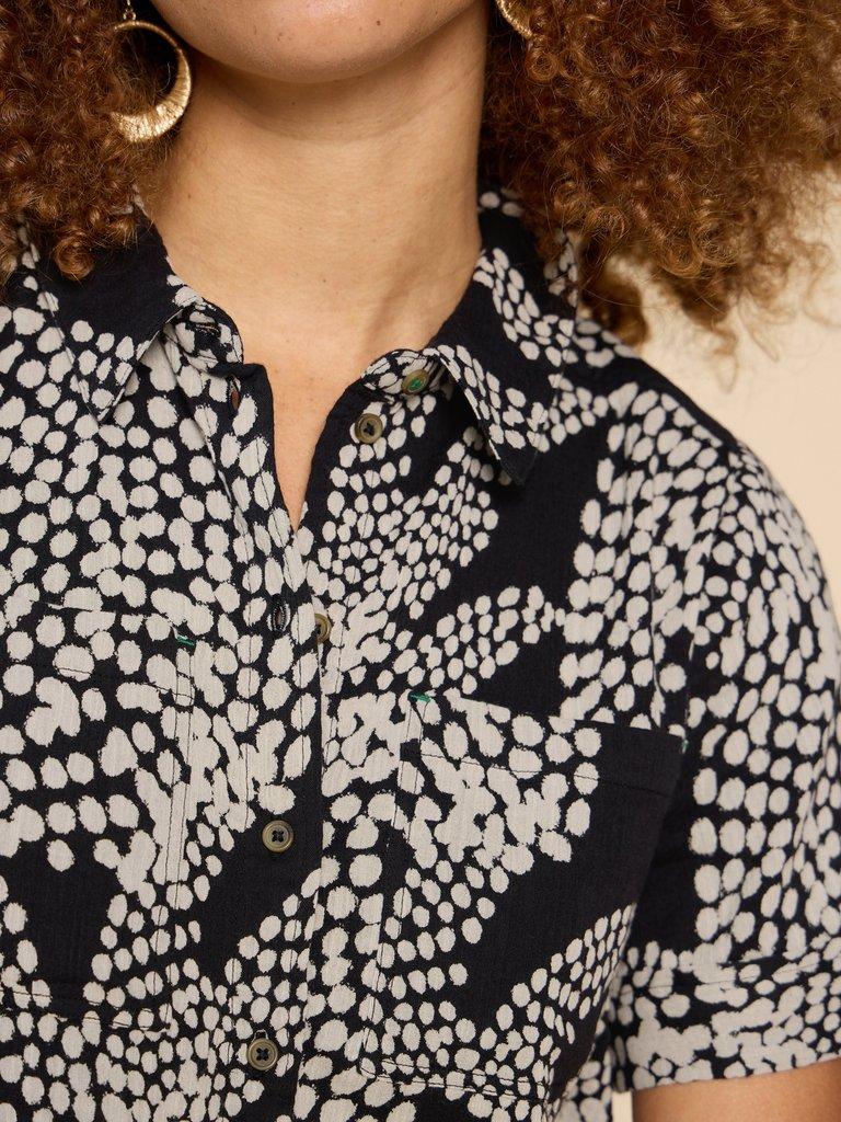 Bella Shirt in BLK MLT - MODEL DETAIL