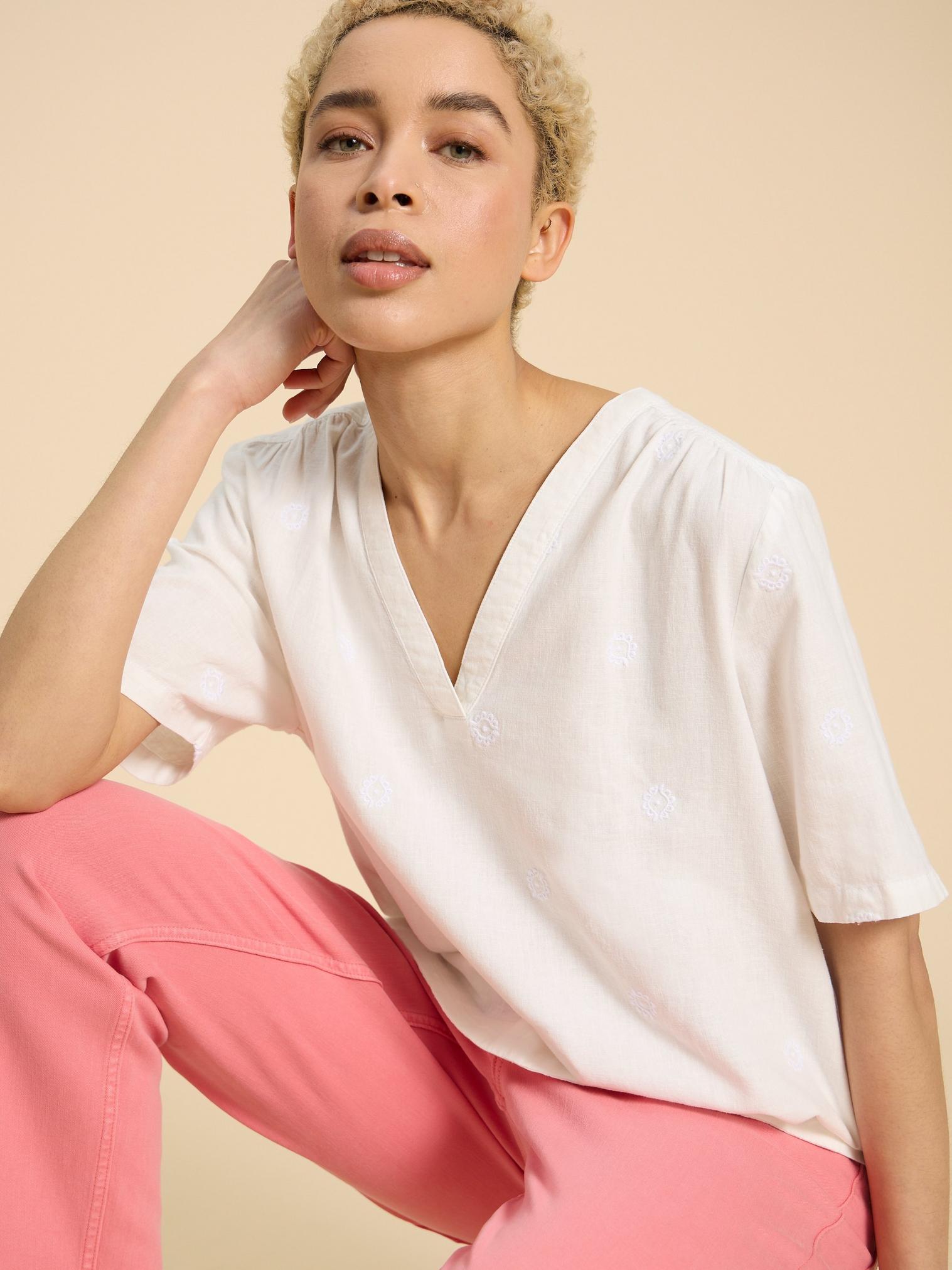 Elodie Linen Blend Top in NAT WHITE - LIFESTYLE