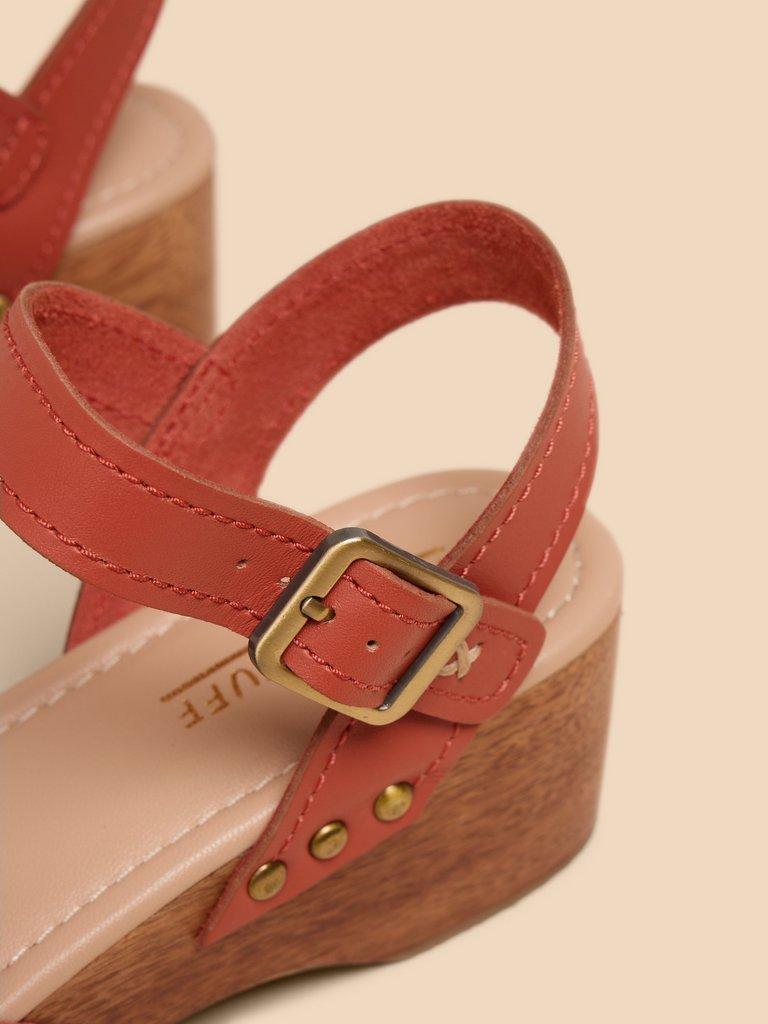 Gerainiam Leather Low Clog in MID ORANGE - FLAT DETAIL