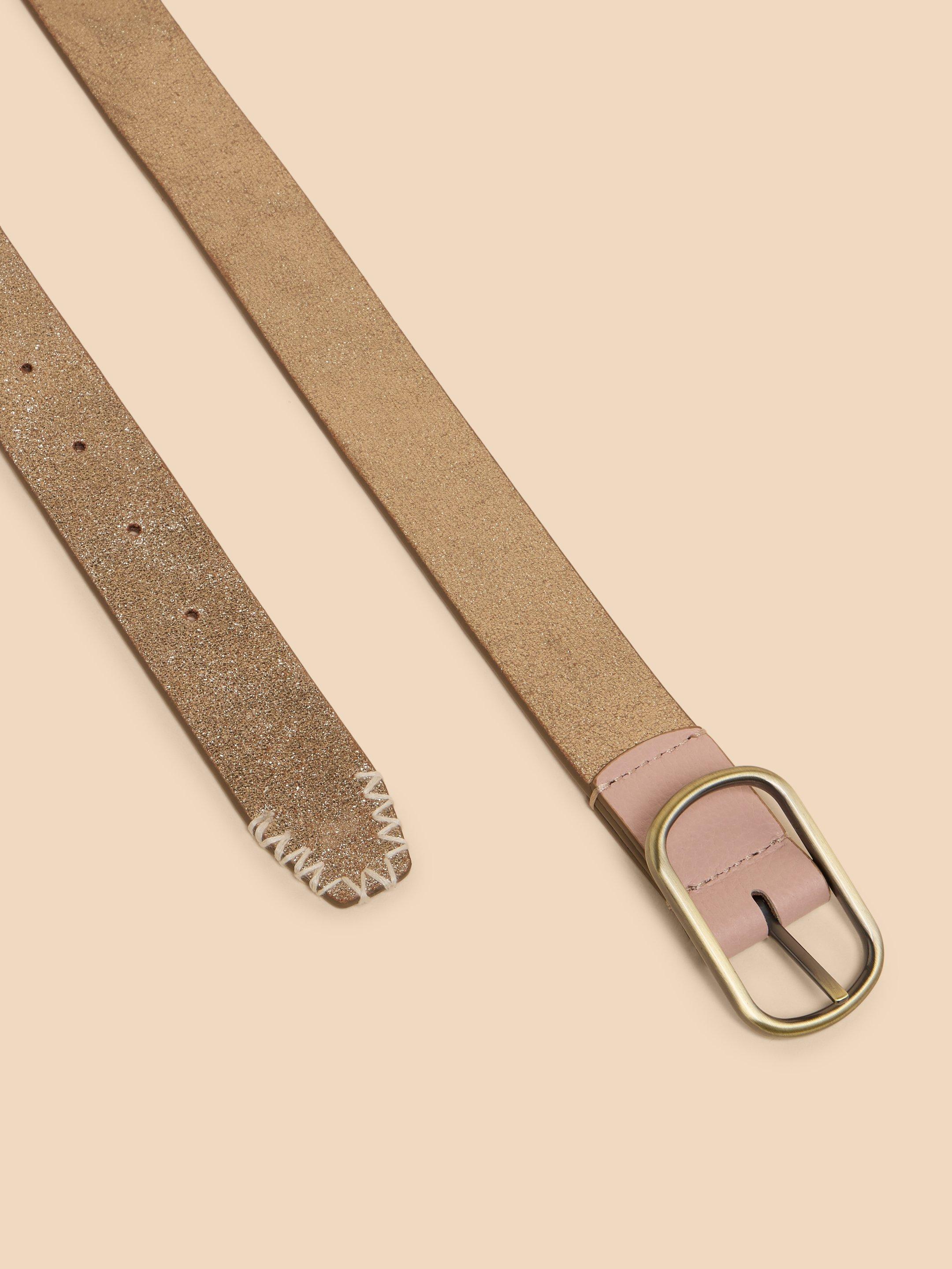 Reversible Belt Leather in GLD TN MET - FLAT DETAIL