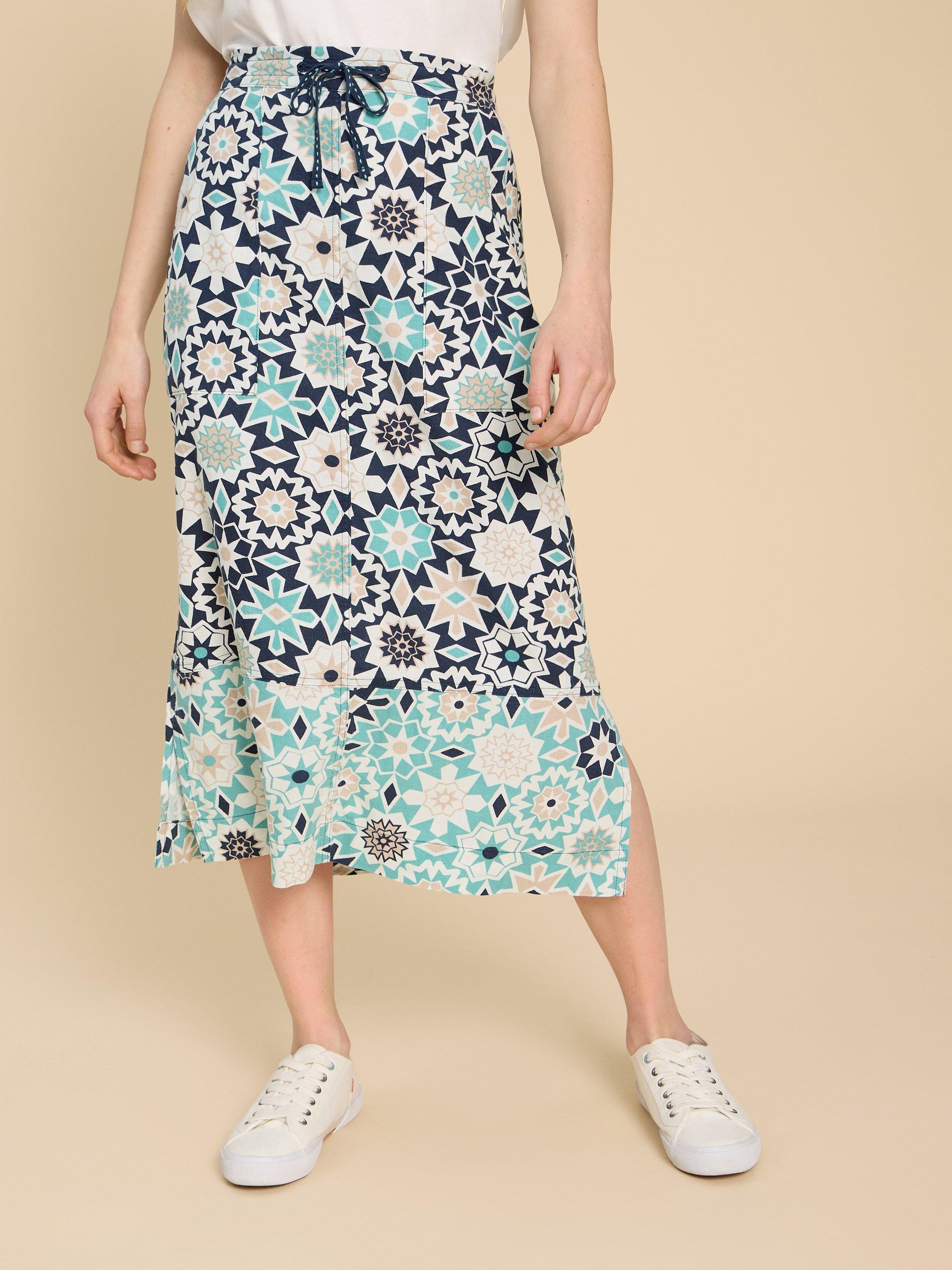Elle Linen Blend Skirt in NAVY PR - MODEL DETAIL