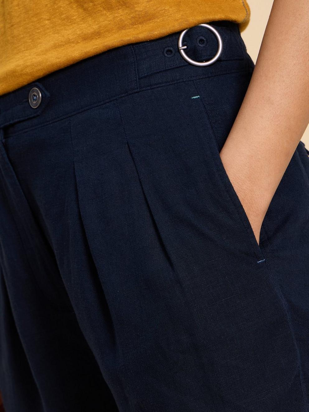 Una Shorts in DARK NAVY - MODEL DETAIL